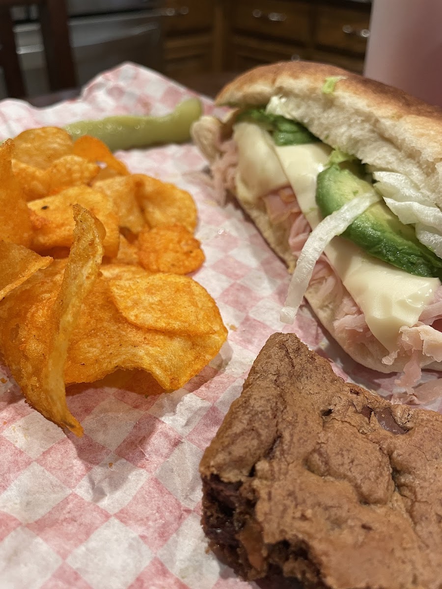 Brandini's Sandwiches To Go Photo 7