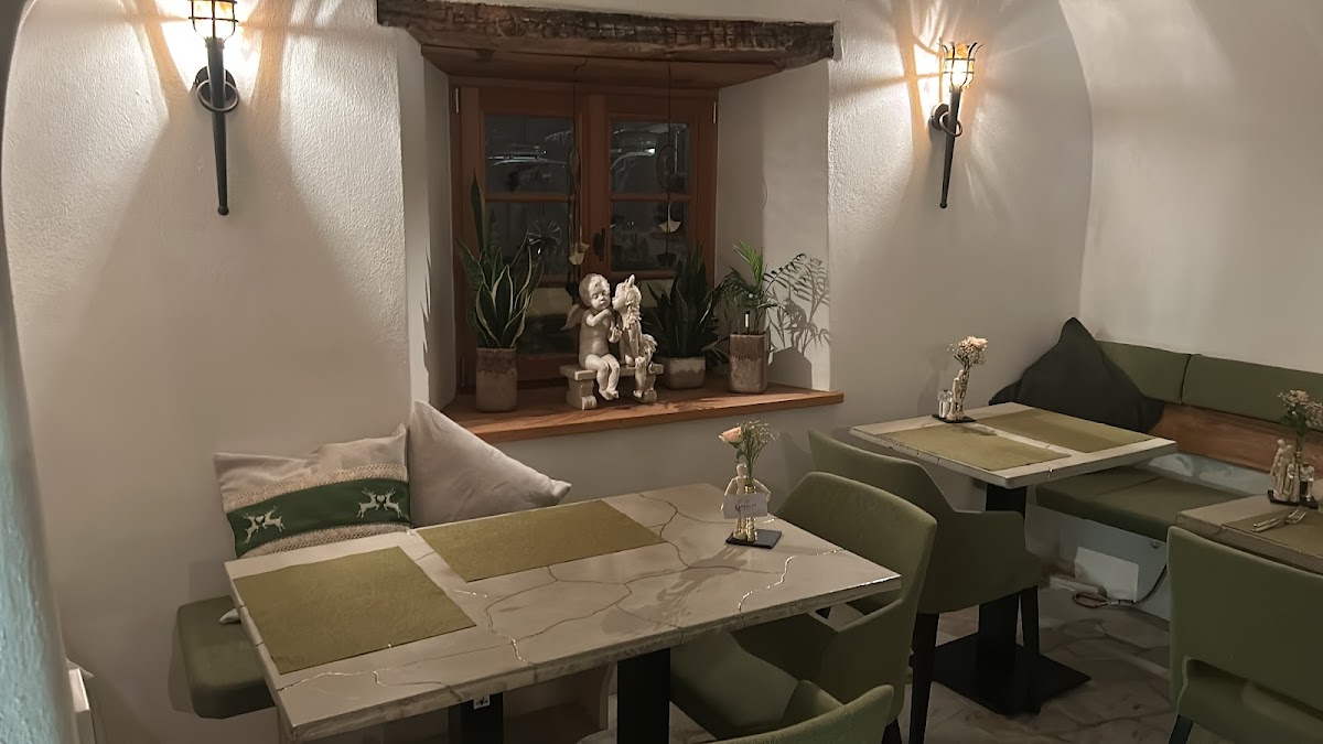 Gorgeler Bar & Steakhouse