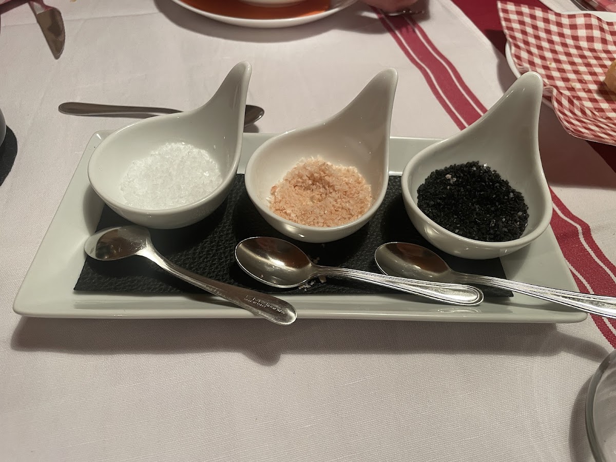 Gorgeler Bar & Steakhouse Photo 7