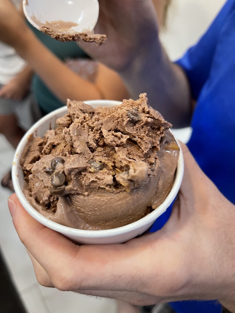 MR SOFTEE STORE / HAMPTONS SOFT ICE CREAM INC Photo 2