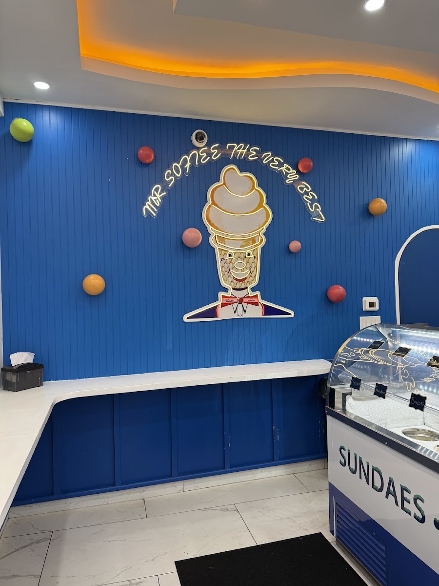 MR SOFTEE STORE / HAMPTONS SOFT ICE CREAM INC Photo 3