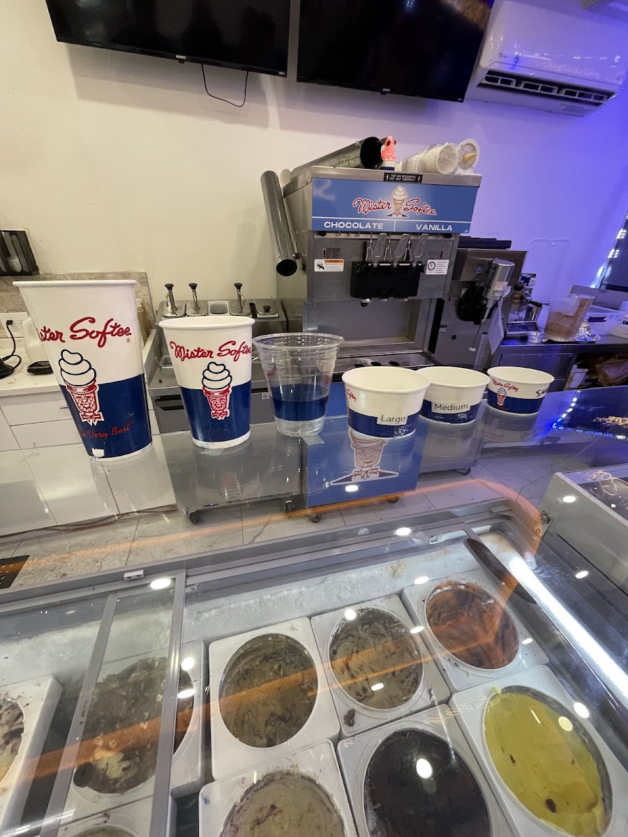 MR SOFTEE STORE / HAMPTONS SOFT ICE CREAM INC Photo 5
