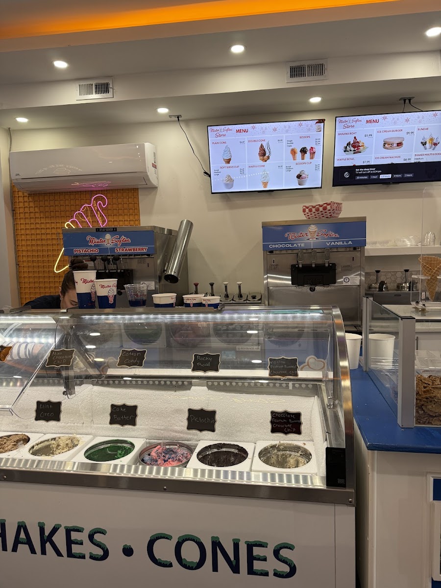 MR SOFTEE STORE / HAMPTONS SOFT ICE CREAM INC Photo 6