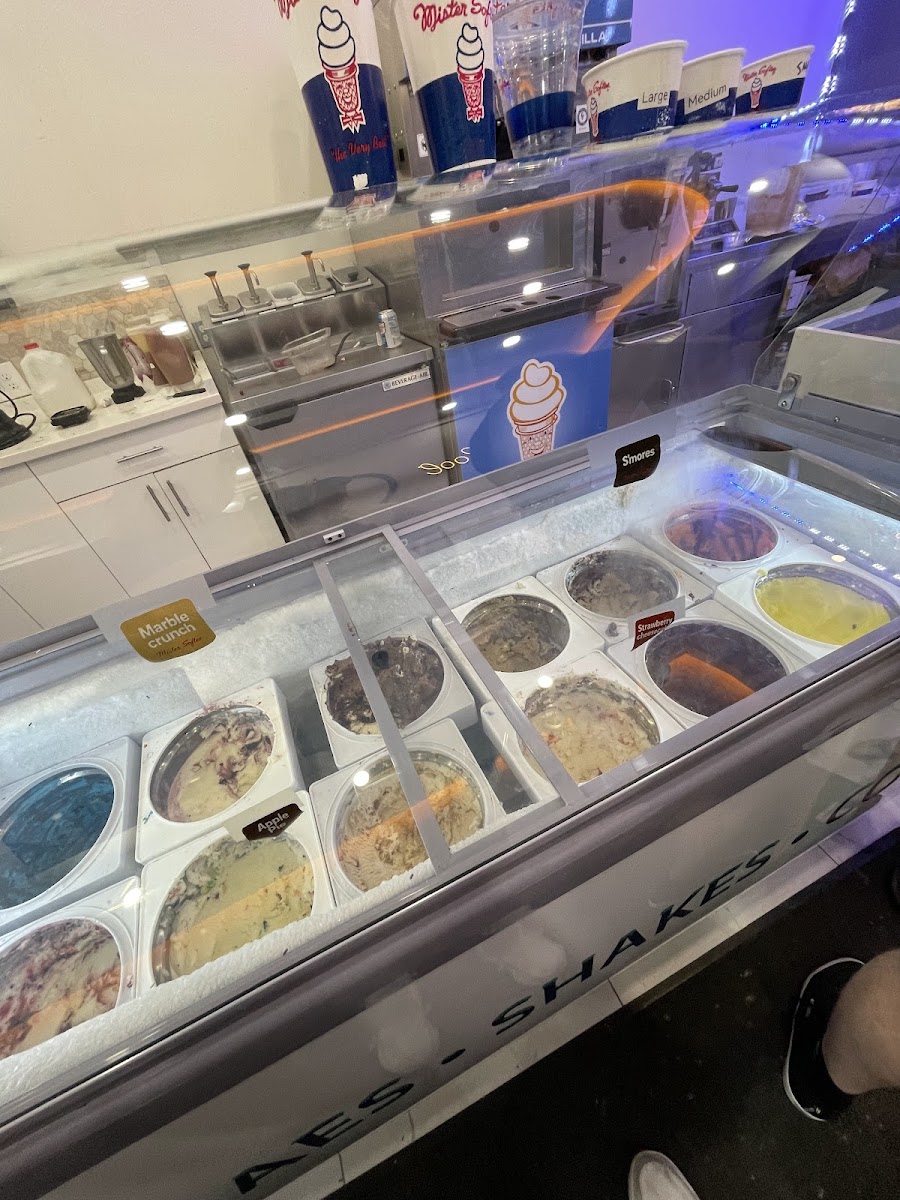 MR SOFTEE STORE / HAMPTONS SOFT ICE CREAM INC Photo 7