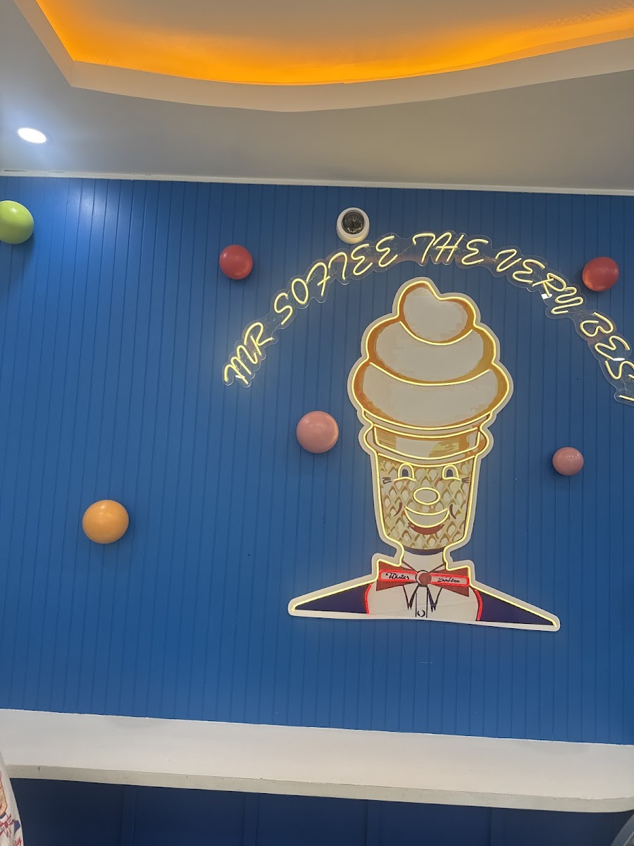 MR SOFTEE STORE / HAMPTONS SOFT ICE CREAM INC Photo 8