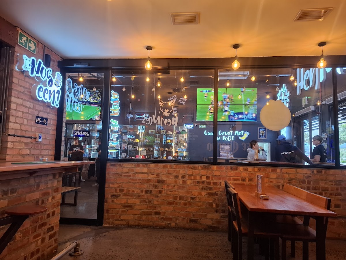 Hennie's Brackenfell Restaurant Photo 3