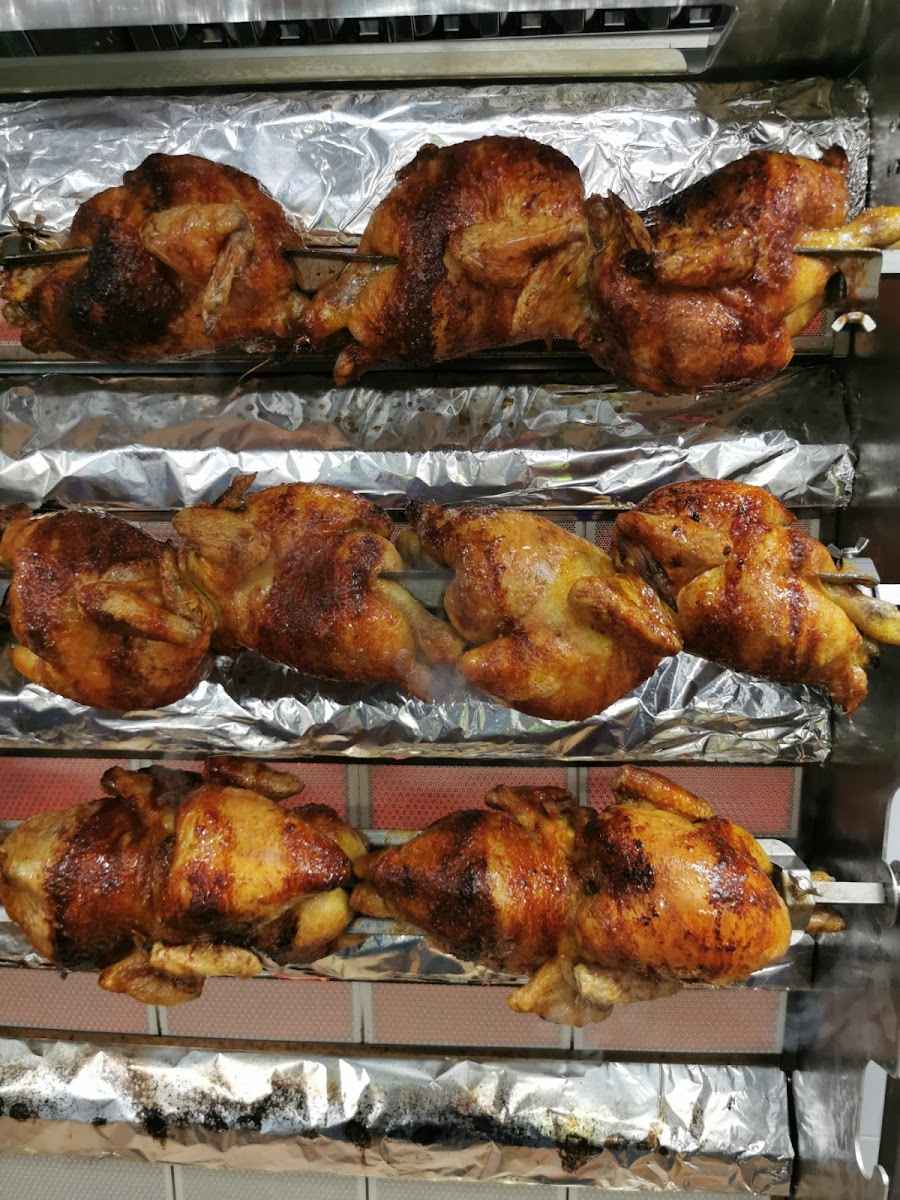 Restaurant Ohana Chickens Photo 4