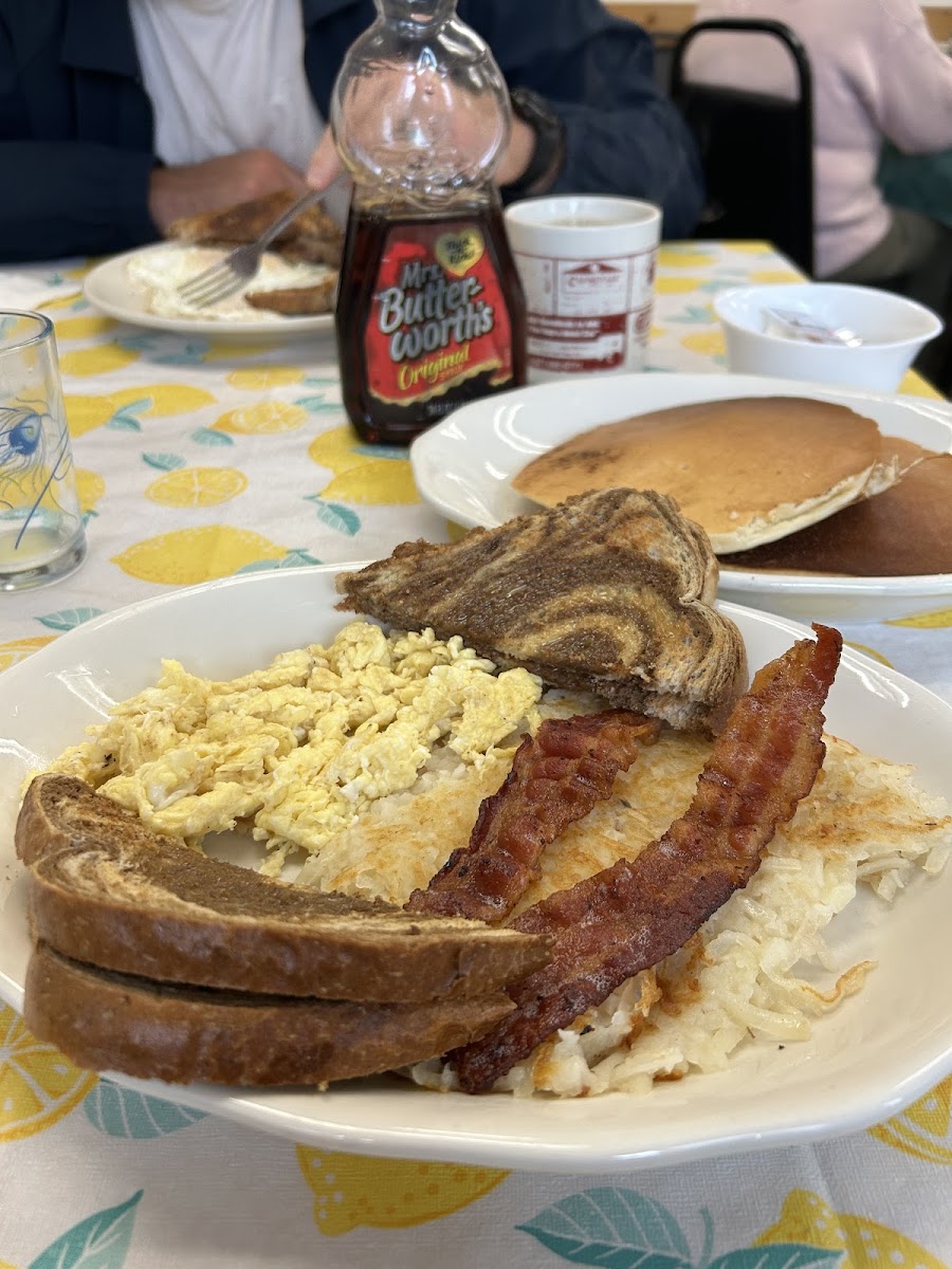 Auto Mile Diner Photo 2