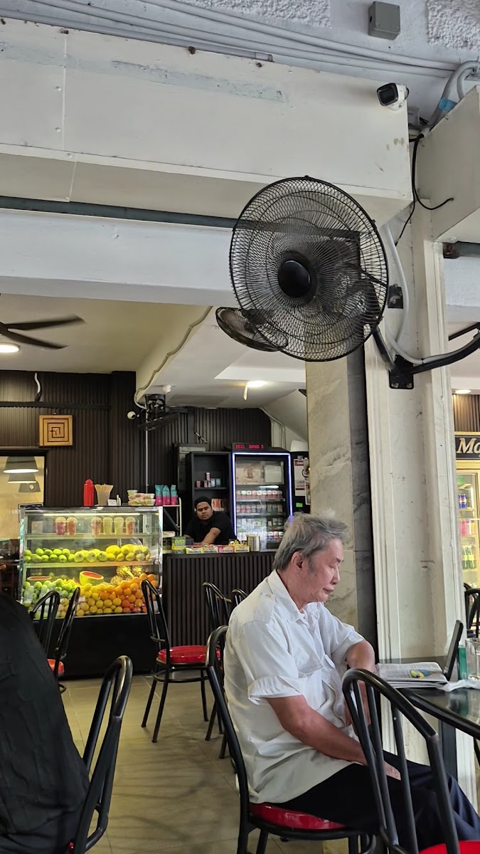 Ariff Maju Bistro Photo 2