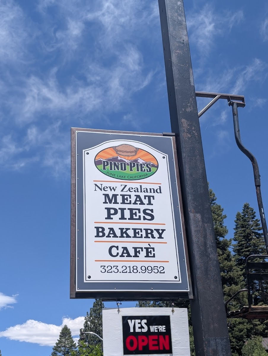 Pino Pies Photo 4