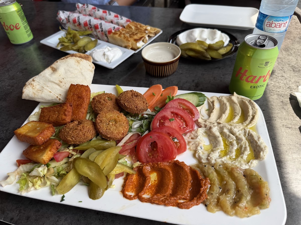 Al Faisal Grills und Restaurant Photo 4
