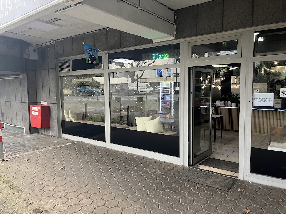 Boomi Restaurant
