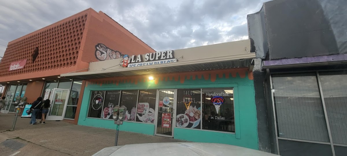 La Super Ice Cream Parlor Photo 3