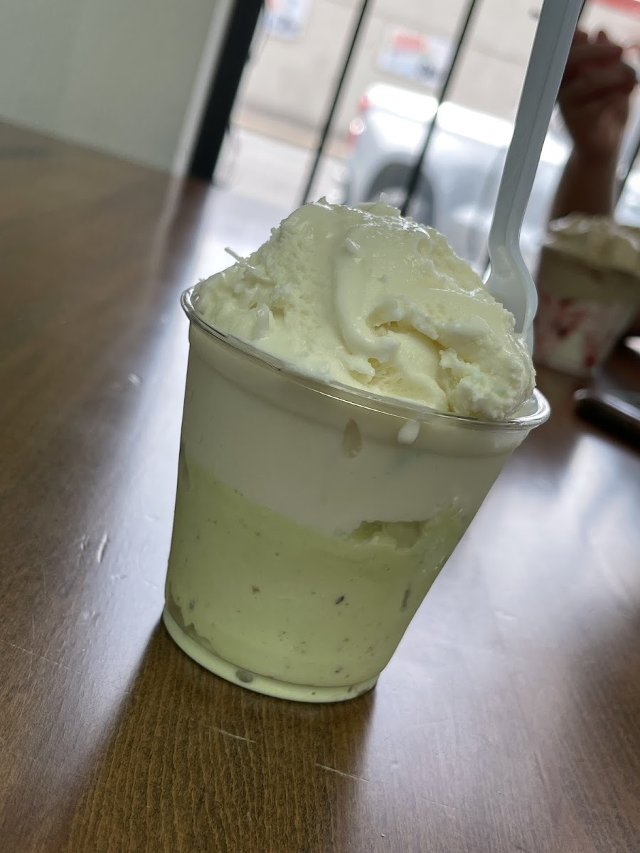 La Super Ice Cream Parlor Photo 7