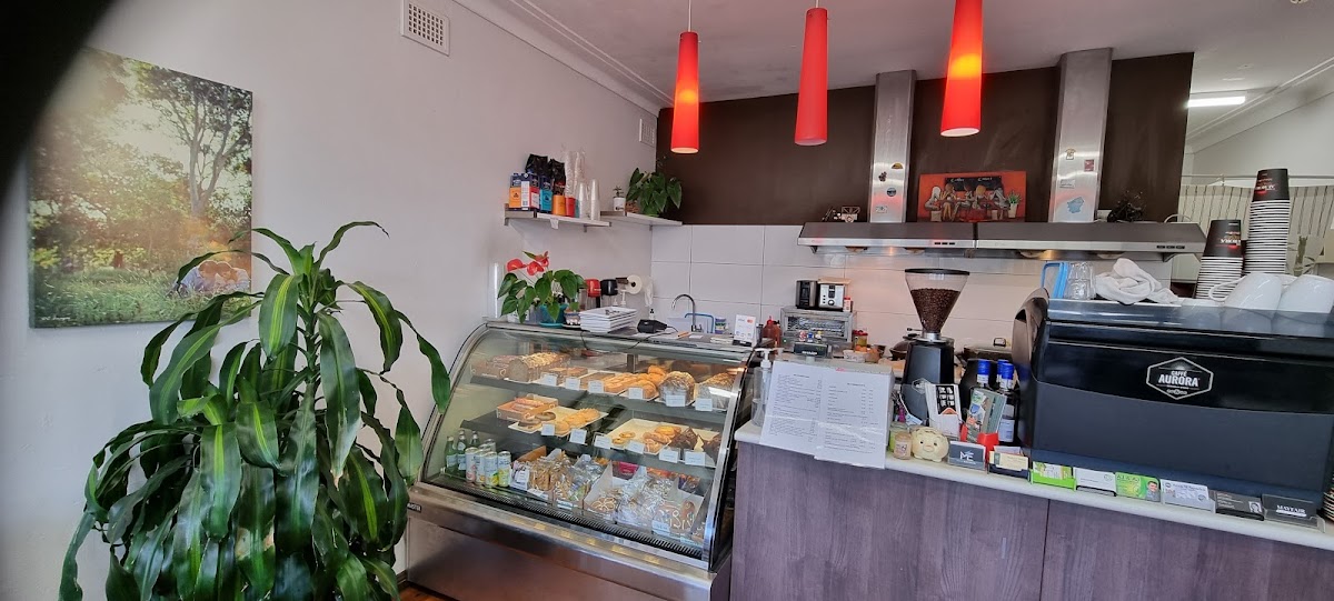 HB Coffee Shop Photo 3