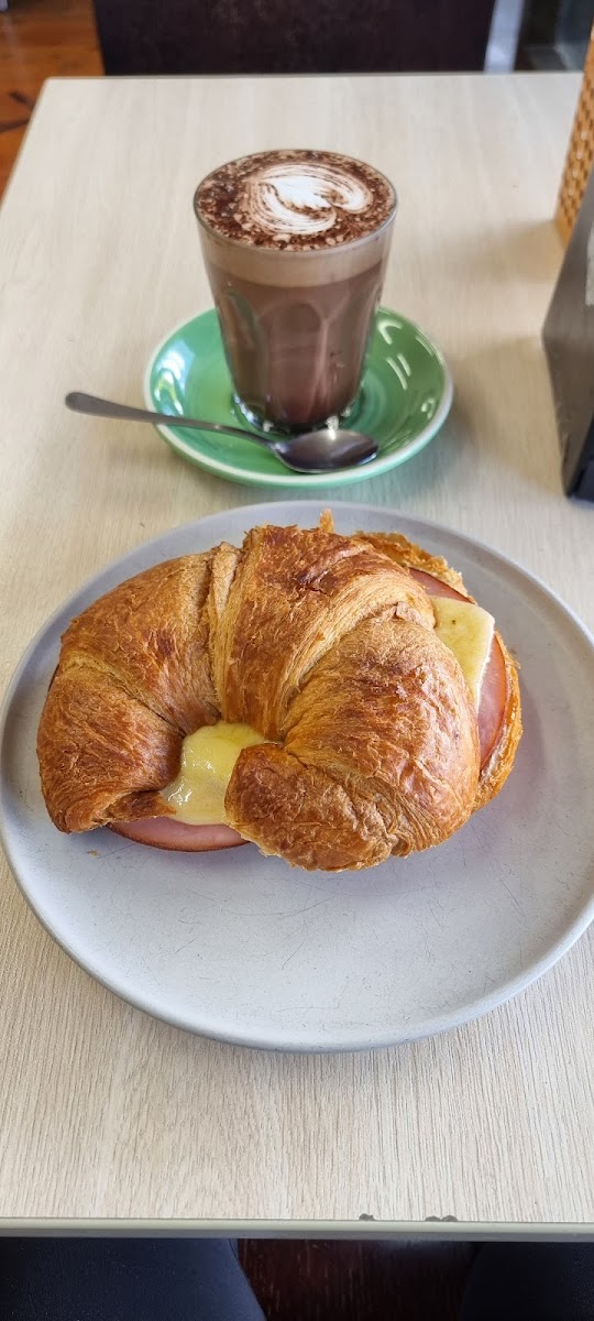 HB Coffee Shop Photo 7