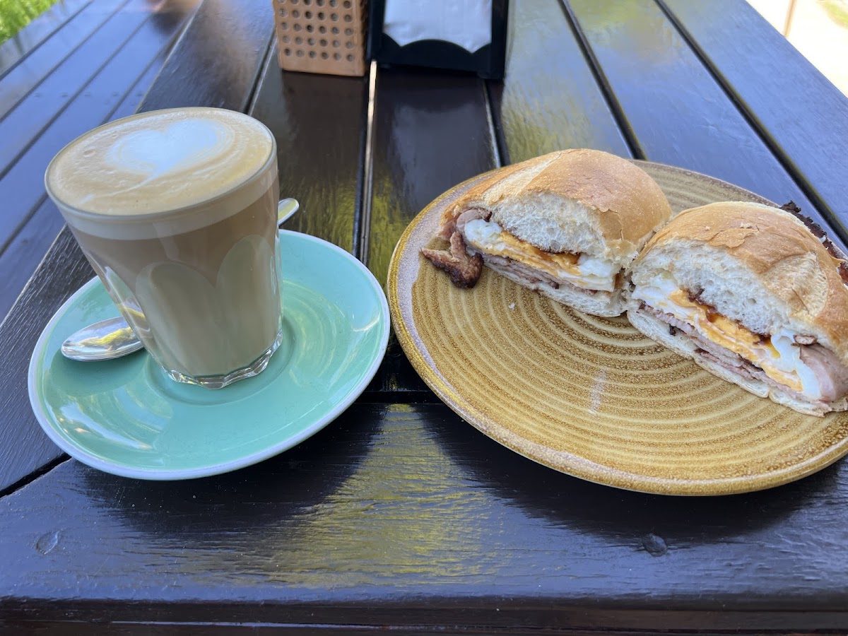 HB Coffee Shop Photo 8