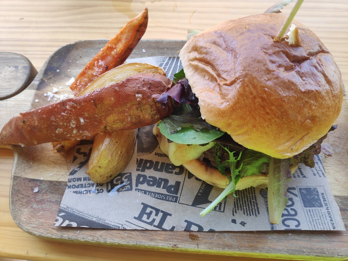 WILD Burger Photo 5