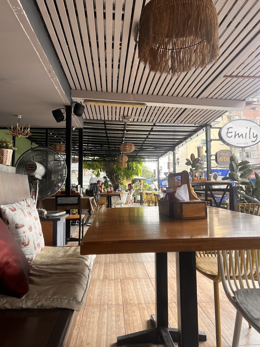 EMILY RESTAURANT Photo 4