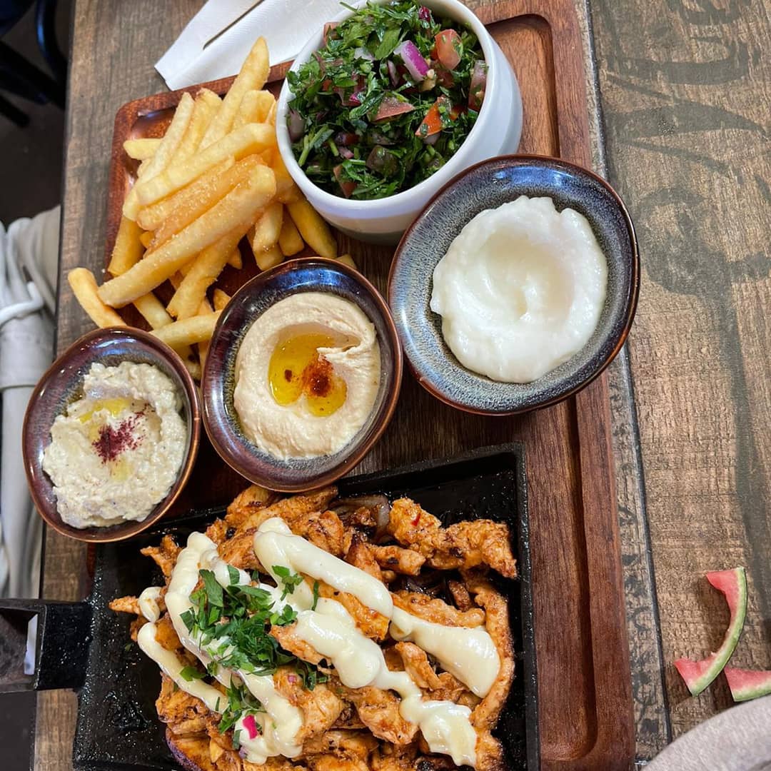 Itza Mezza Bar & Grill Photo 10