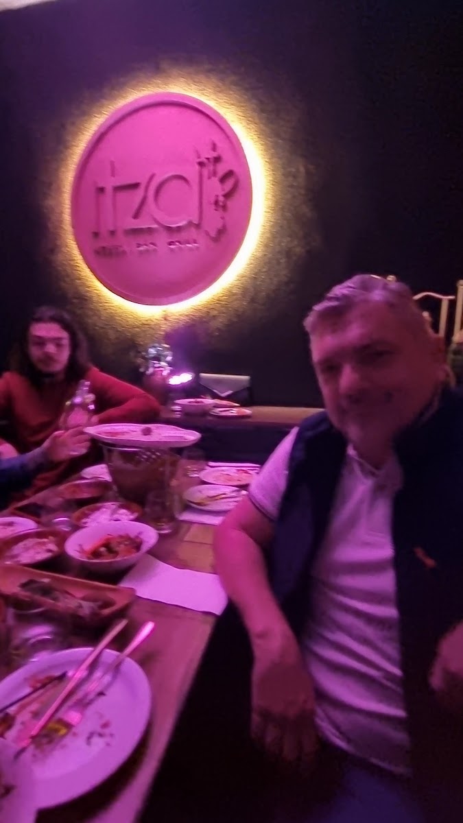 Itza Mezza Bar & Grill Photo 2