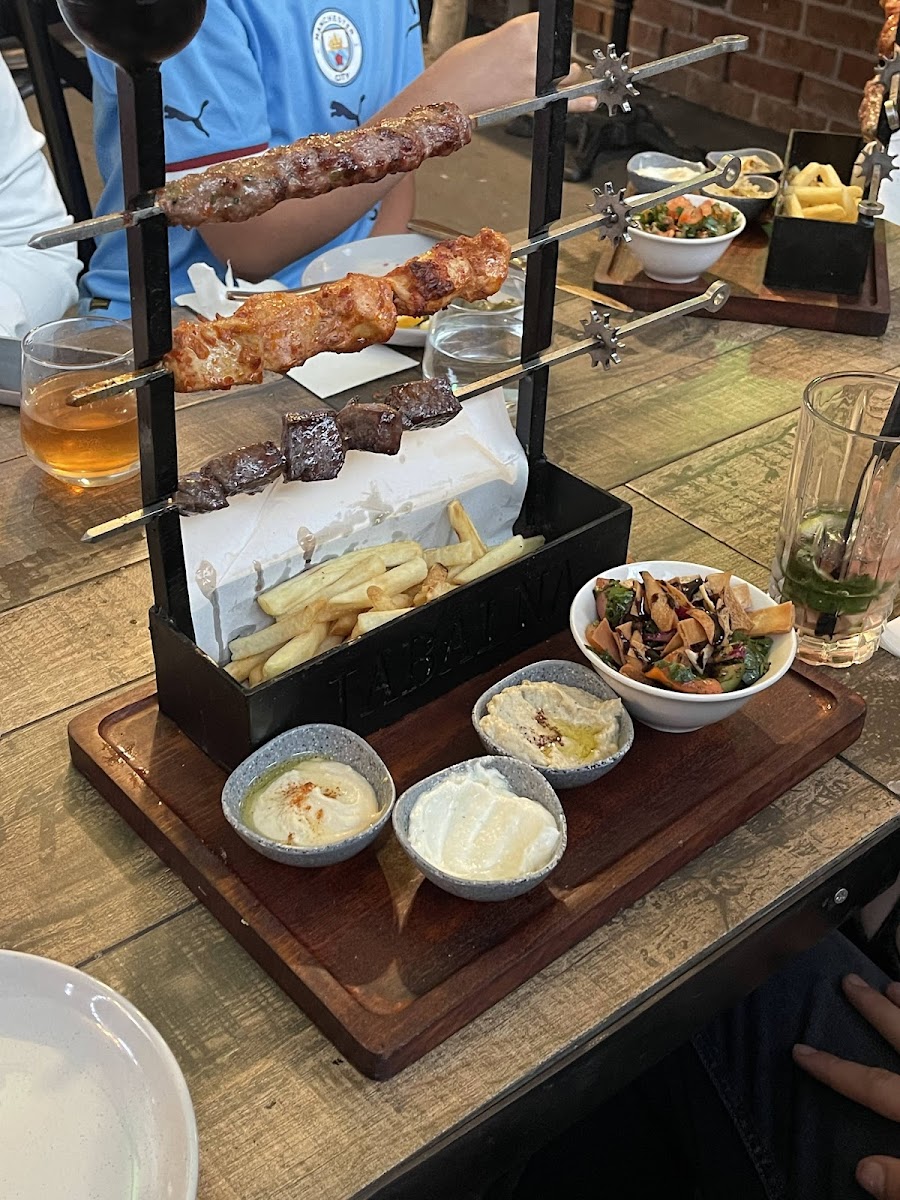 Itza Mezza Bar & Grill Photo 8