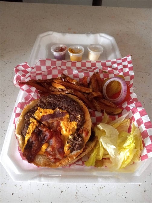 TJ Burger Barn Photo 4