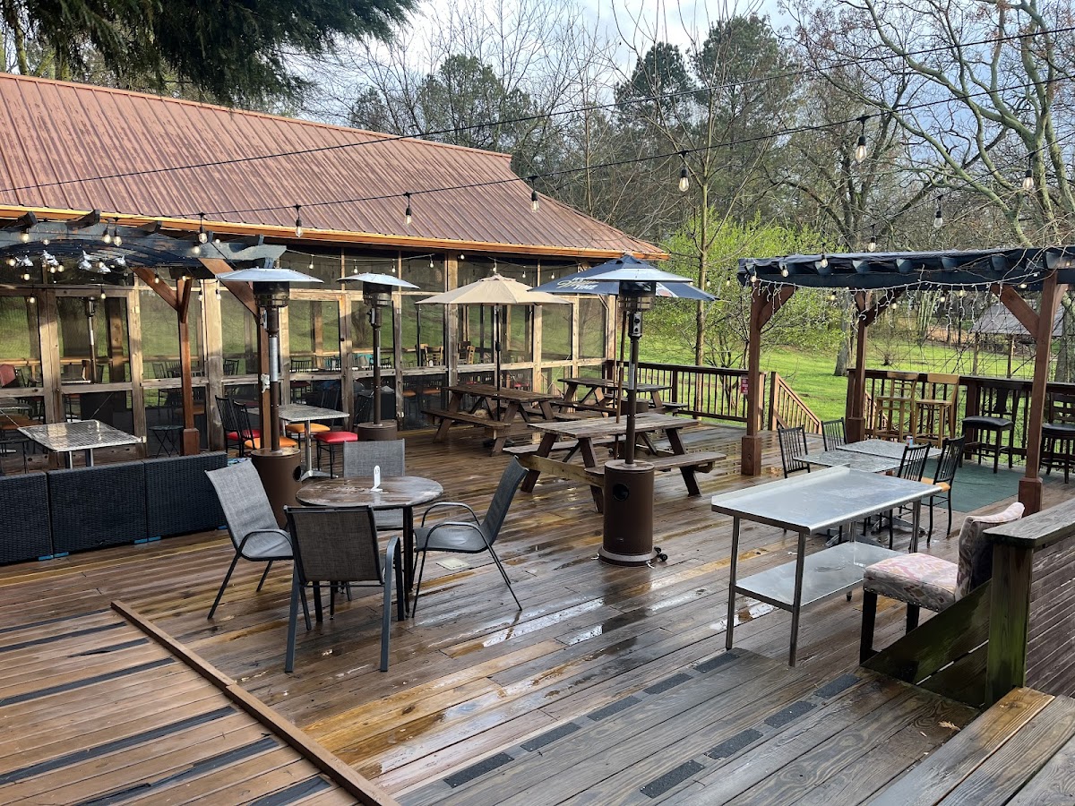 Southern Drawl Bar & Grille