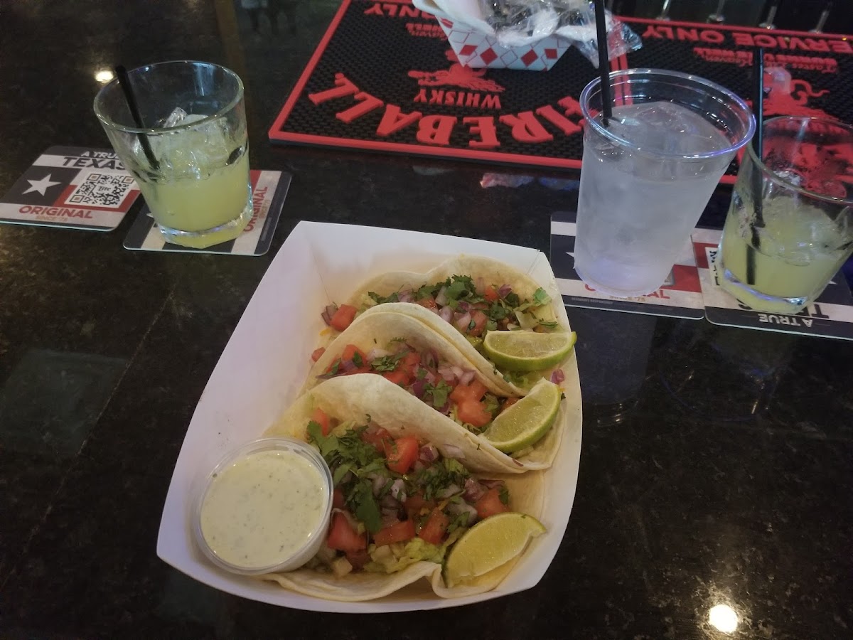 Masones Pub and Grill Photo 3