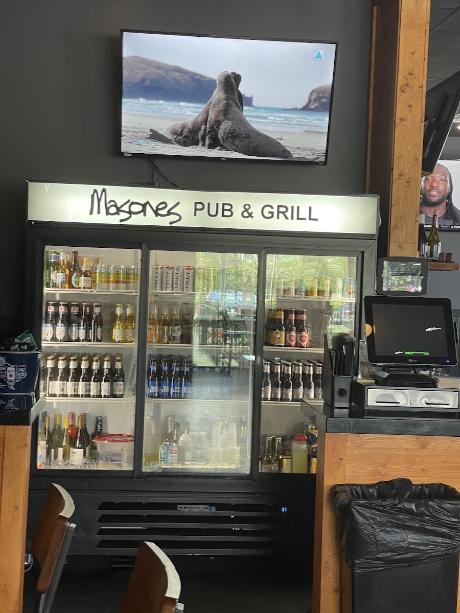 Masones Pub and Grill Photo 4