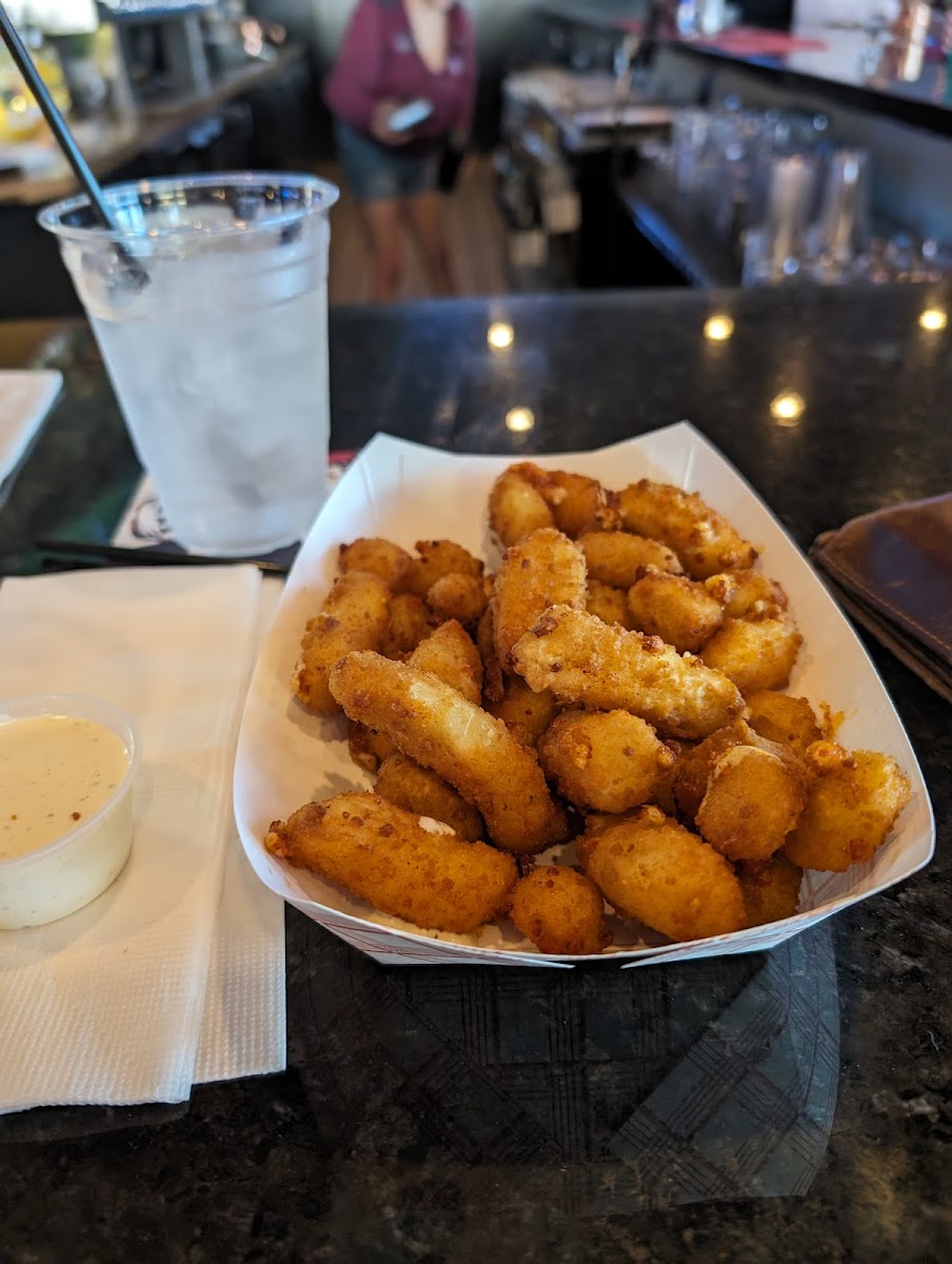 Masones Pub and Grill Photo 6