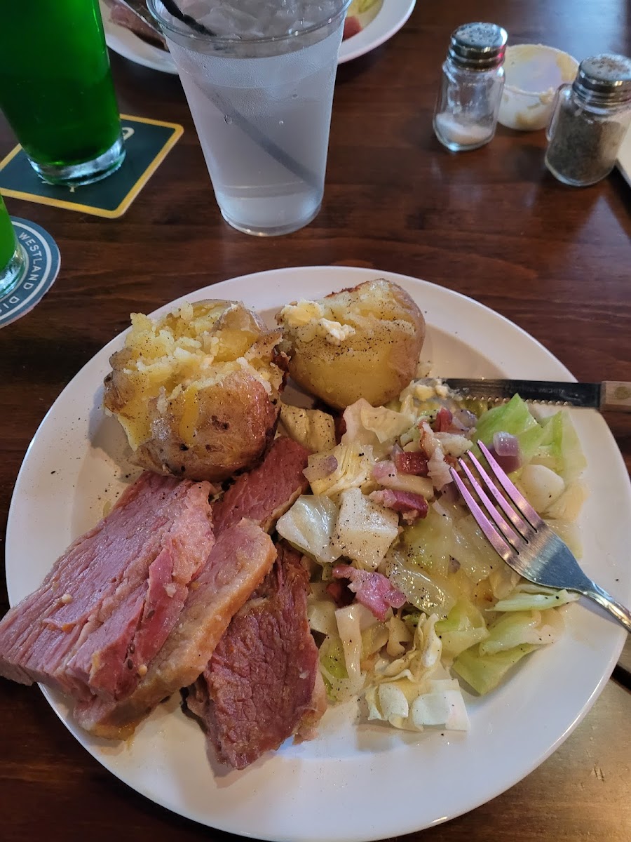 Masones Pub and Grill Photo 8