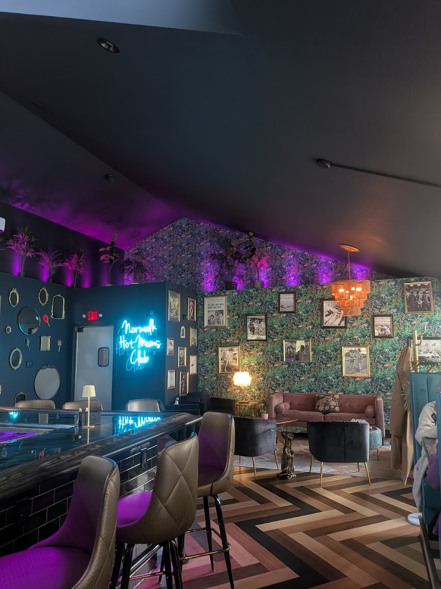 The Flamingo Lounge Photo 3