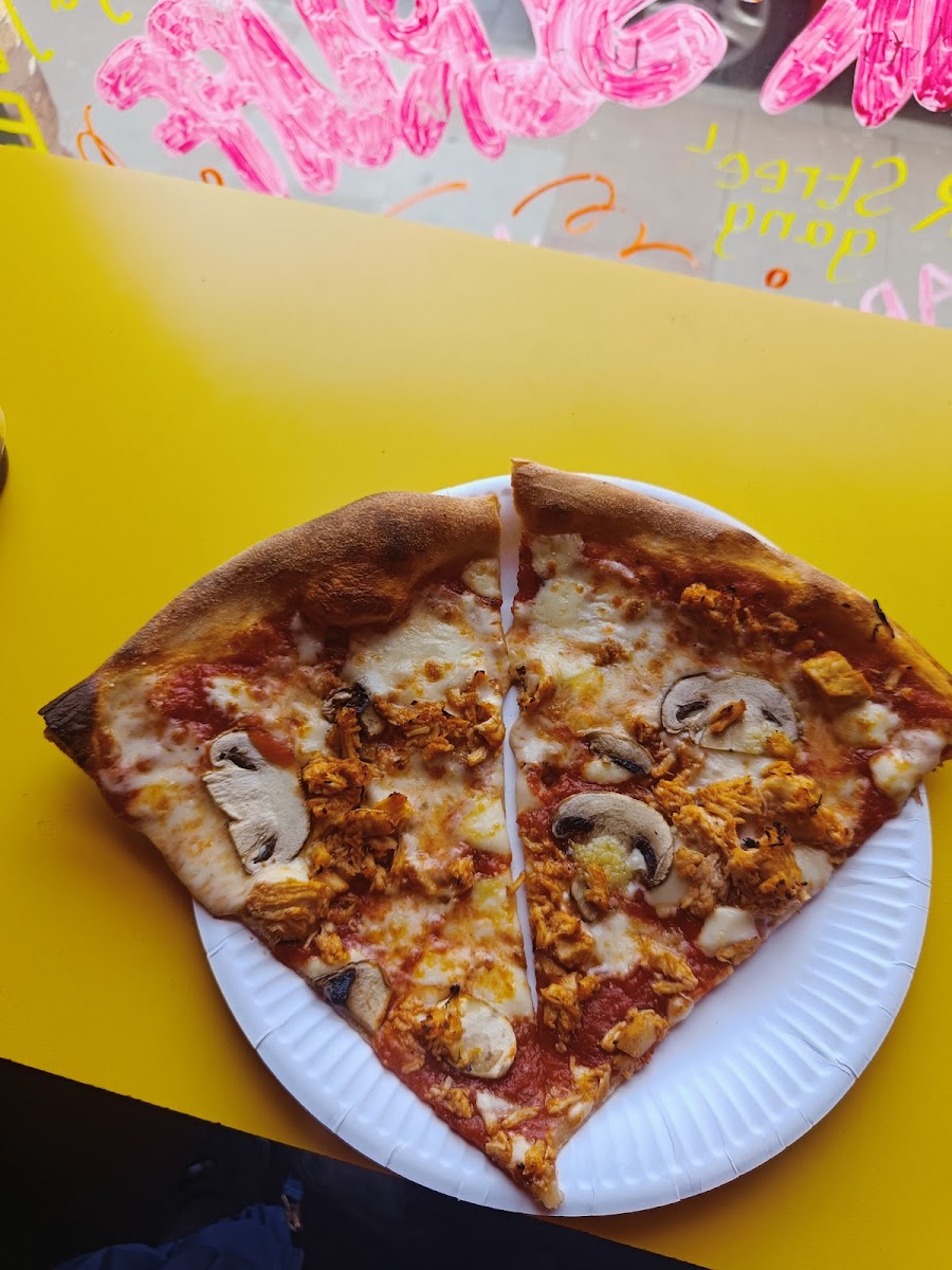 Nightcrawler Pizza Photo 6
