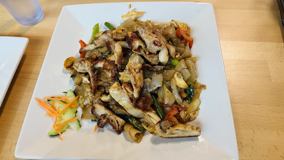KINN Thai Eatery Photo 4