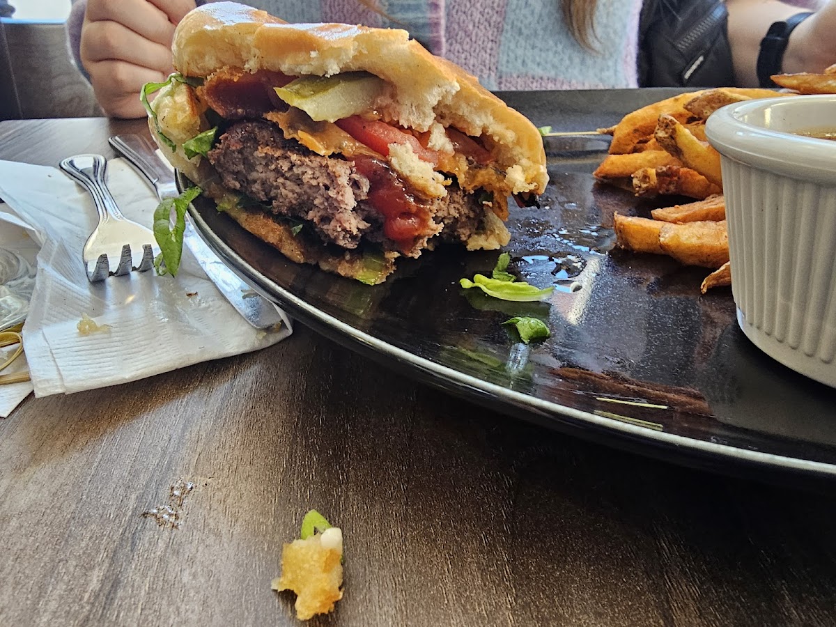 The Smokin' Barrel Bar & Grill - Stirling Photo 9