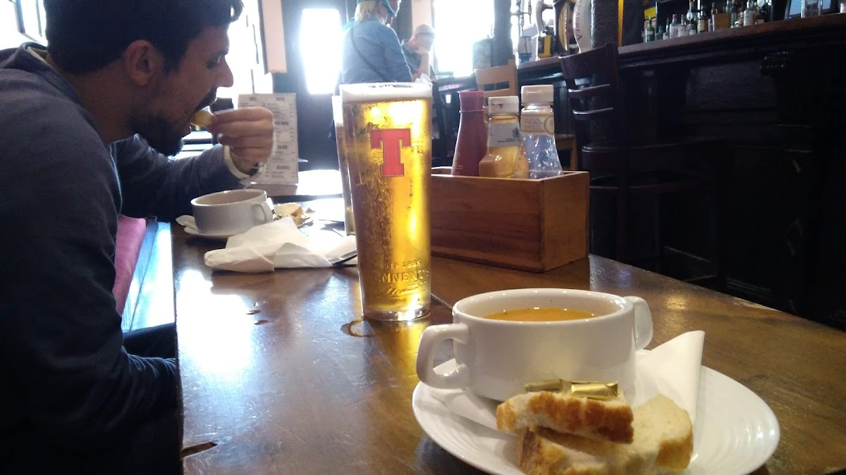 Clutha & Victoria Bar Photo 10