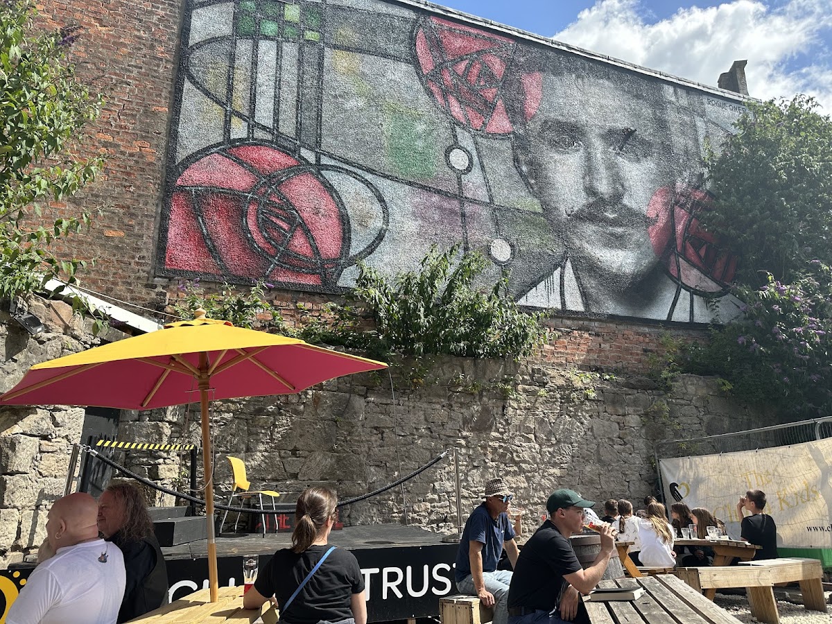 Clutha & Victoria Bar Photo 4