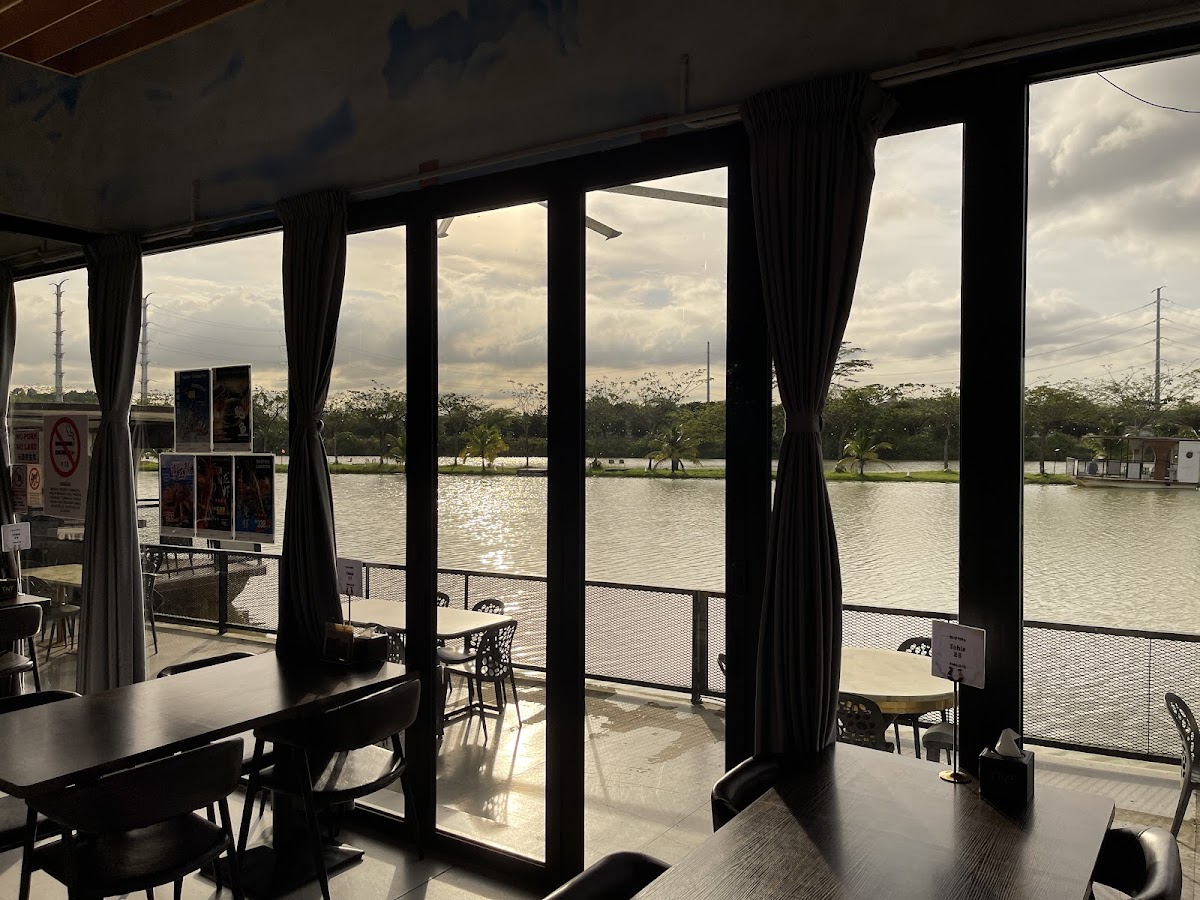 LS X Park Restaurant Photo 3