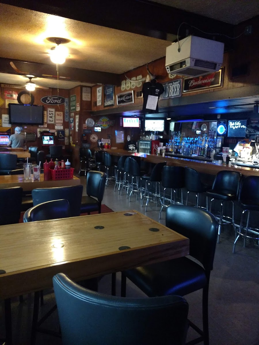 Carleton Hotel Bar Photo 4