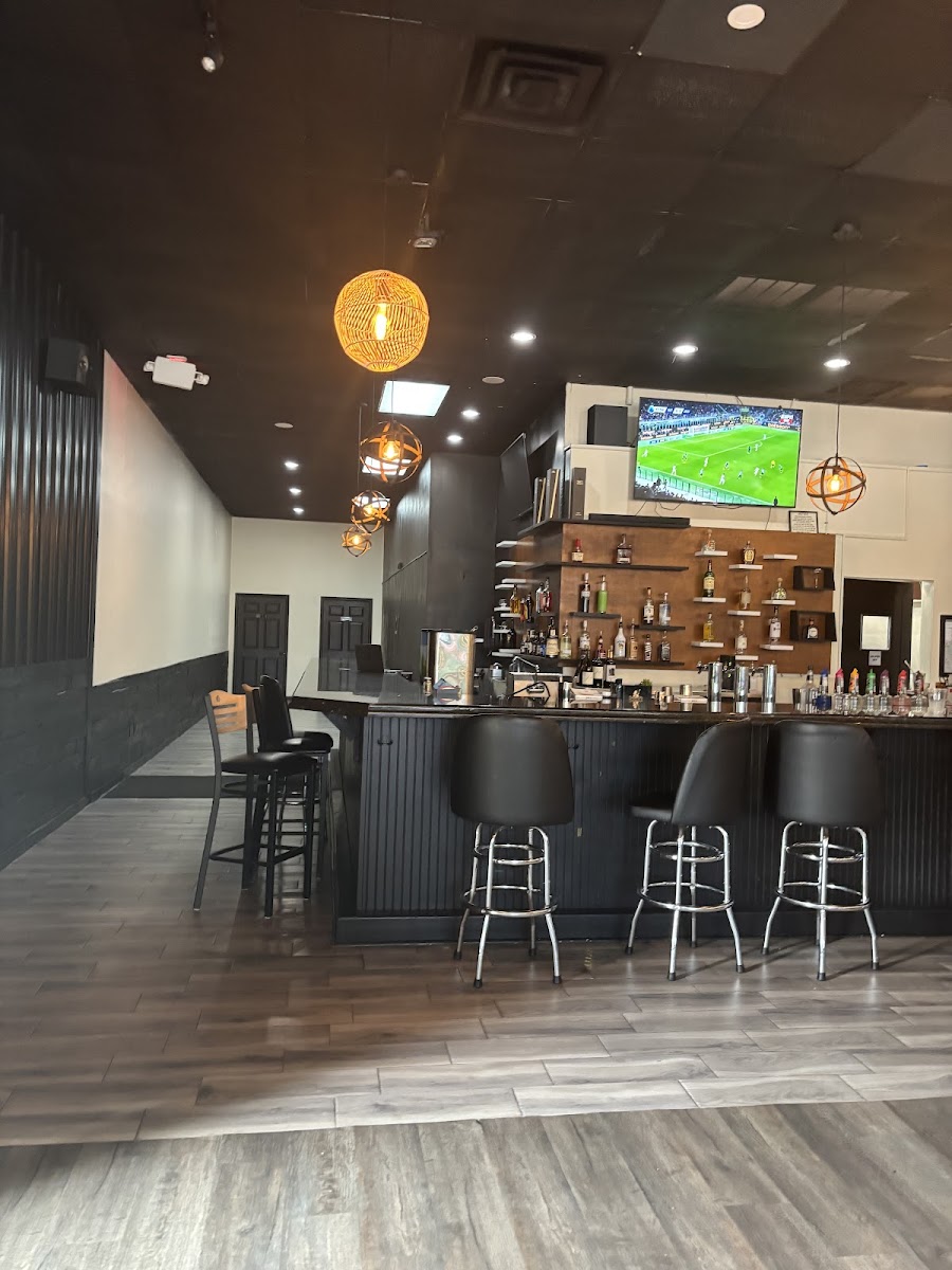 Encantto bar & grill