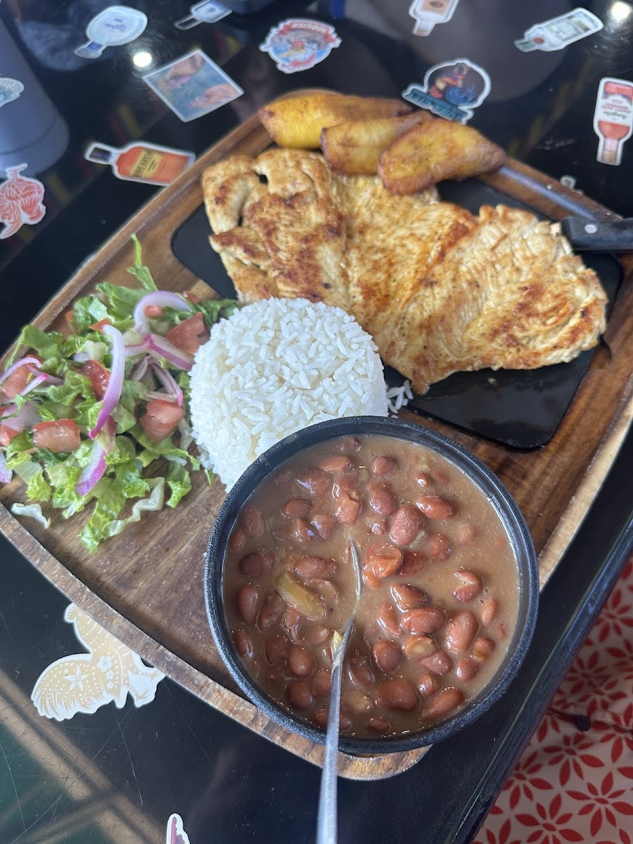 Encantto bar & grill Photo 4