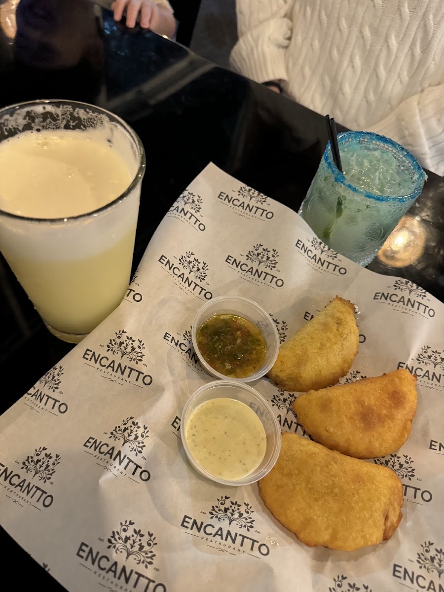 Encantto bar & grill Photo 9
