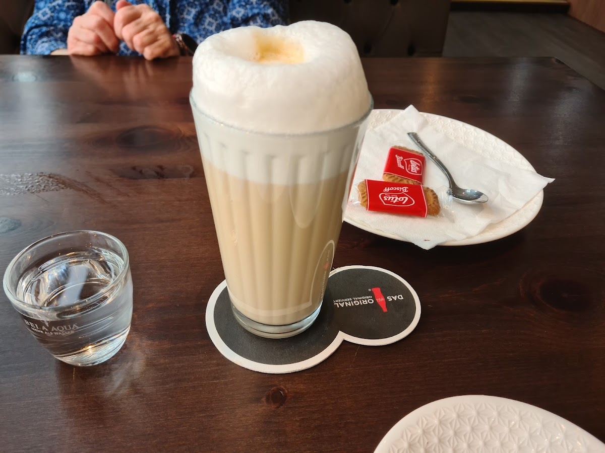 Café und Pizza DaVittorio Am Tunnel Photo 9