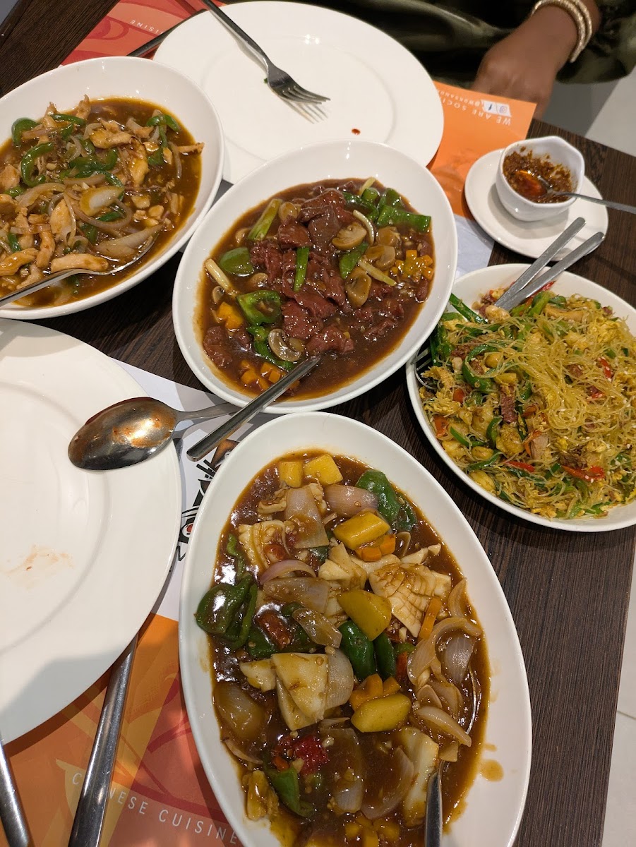 Woks and Koi Restaurant Photo 3