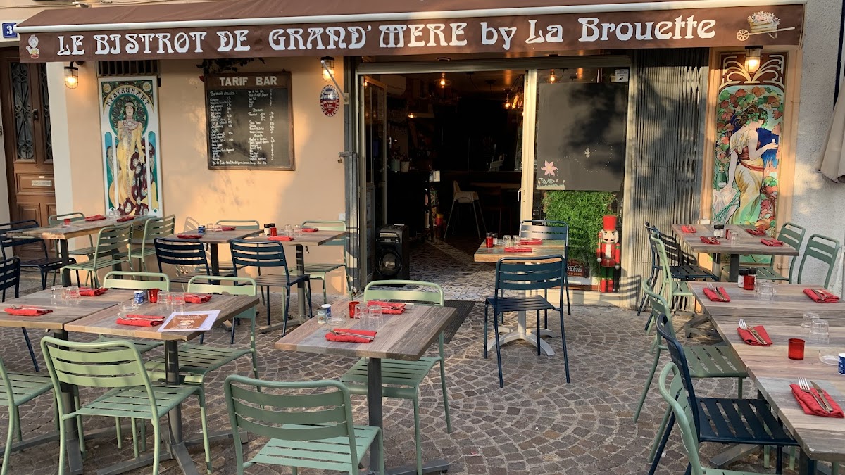 Le Bistrot De Grand Mère by La Brouette