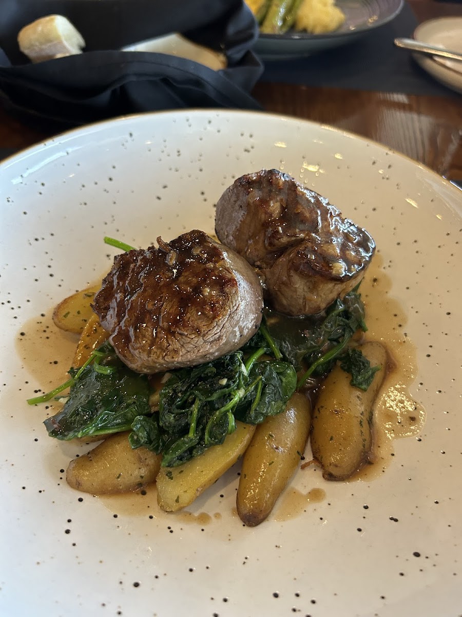 16 Prime Steak & Seafood Photo 3