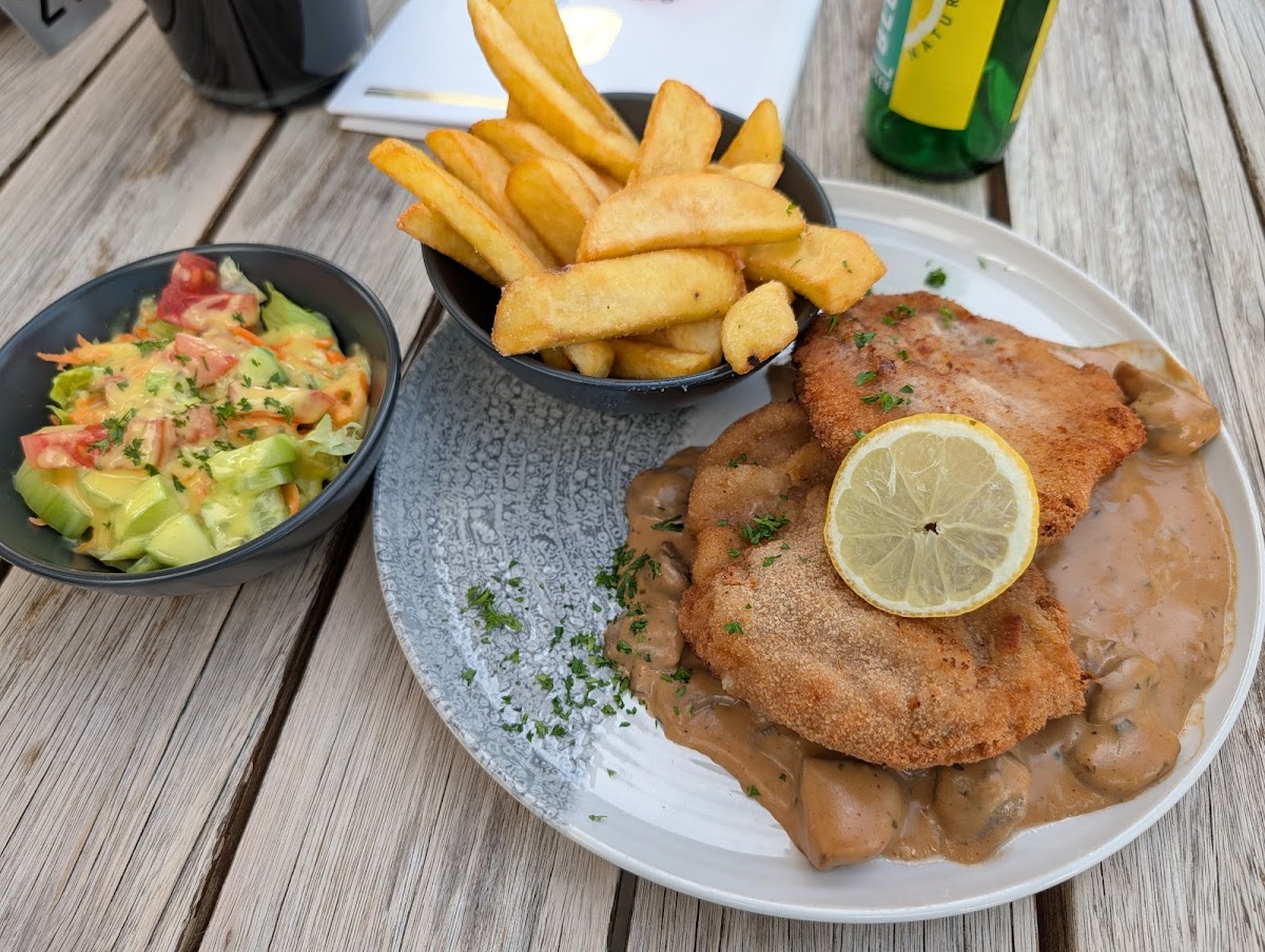 Leo's Café - Restaurant Hellenthal Photo 5
