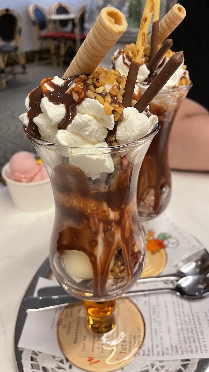 Eiscafé Cremé GmbH Photo 2