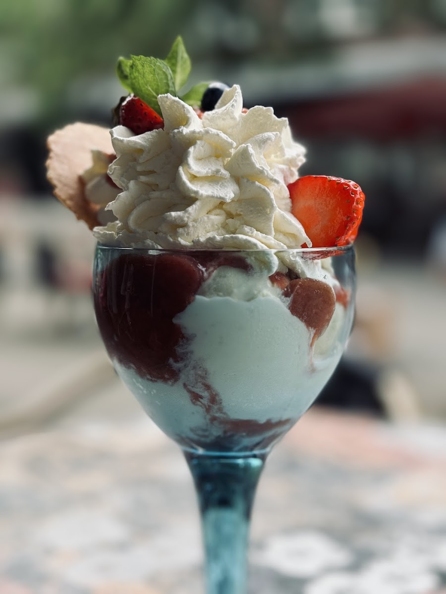 Eiscafé Cremé GmbH Photo 3